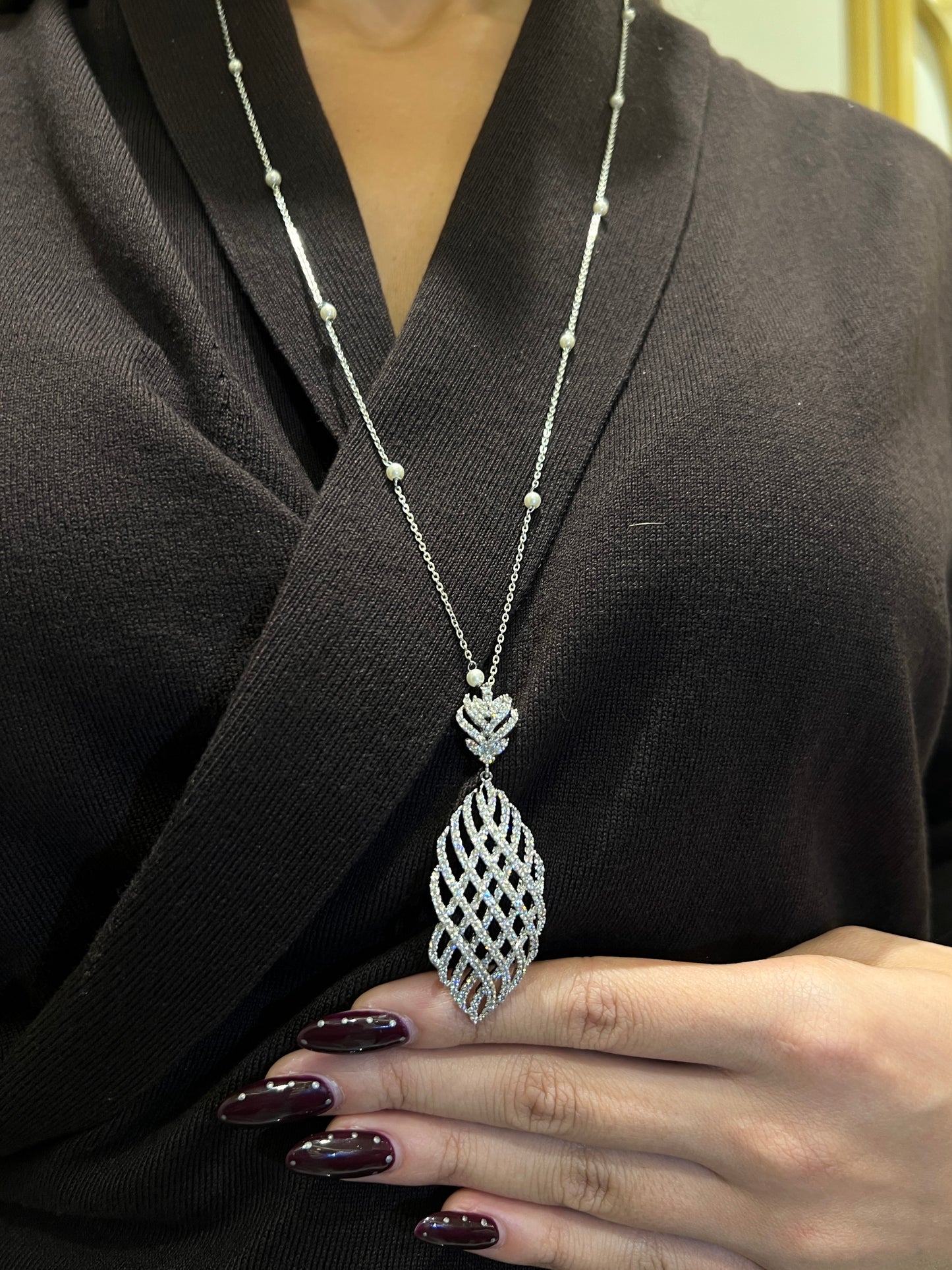Long necklace with pendant