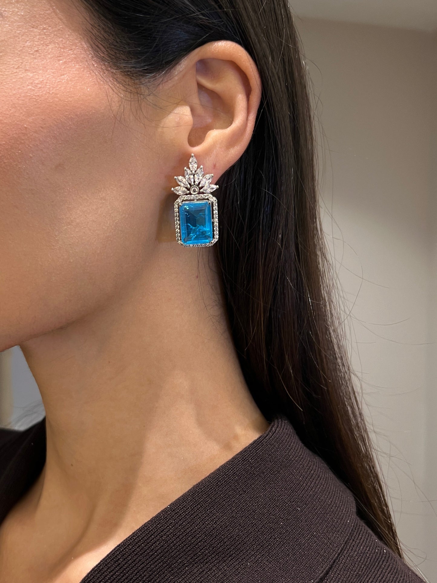 Classic high end stone earring