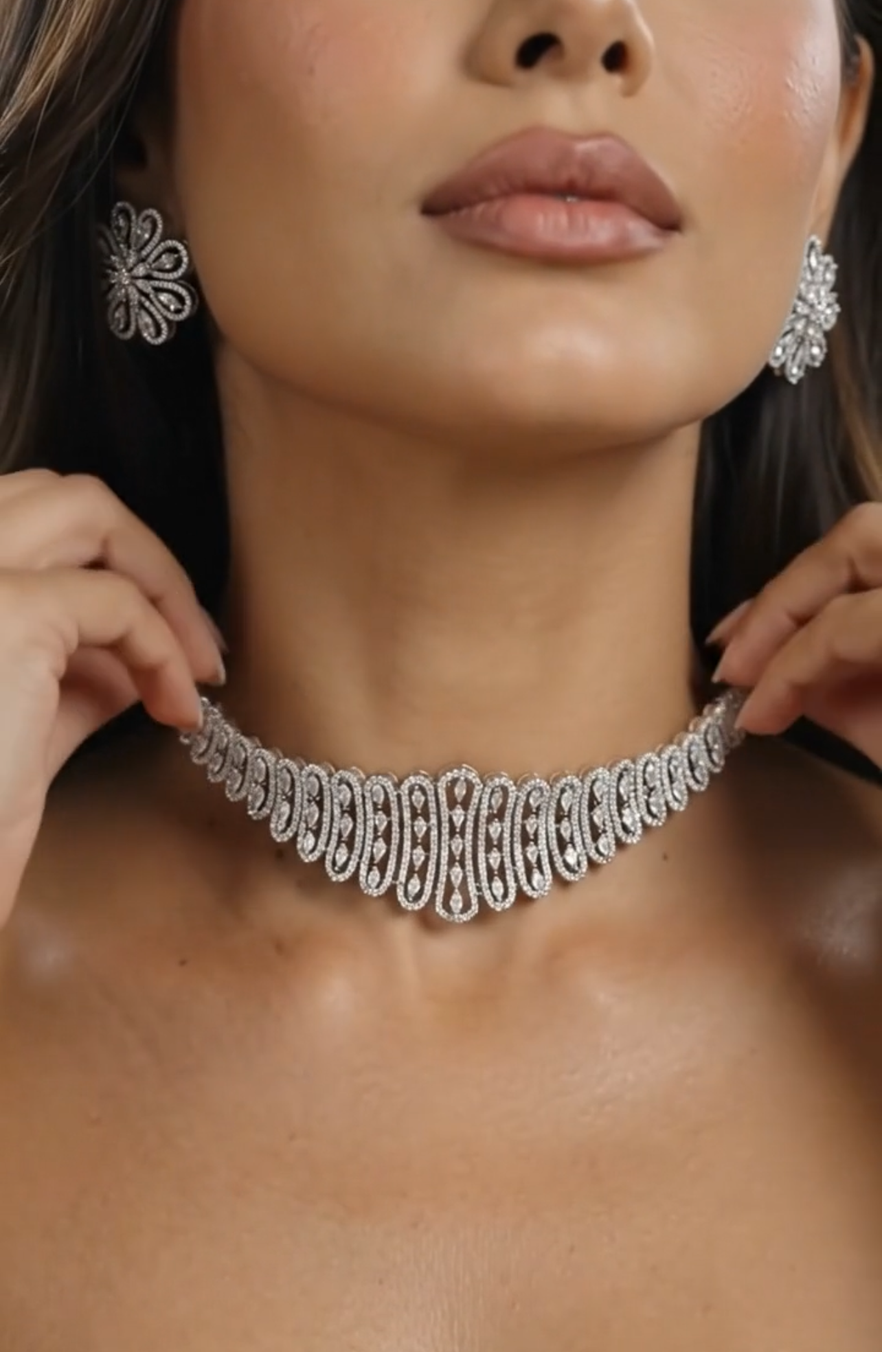 Elegant Choker & Floral Stud Earrings Set