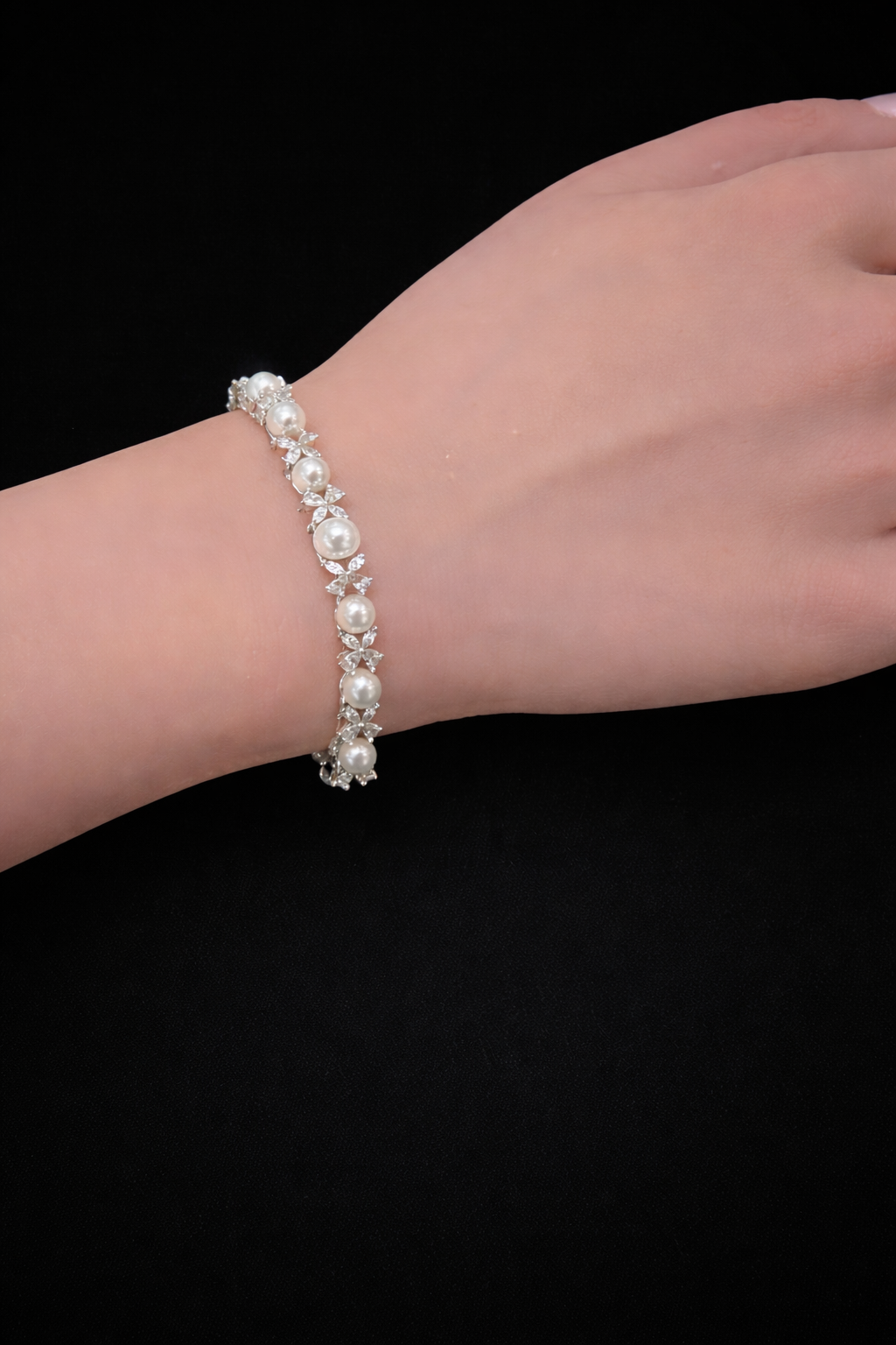 Pearl Elegance Openable Bangle